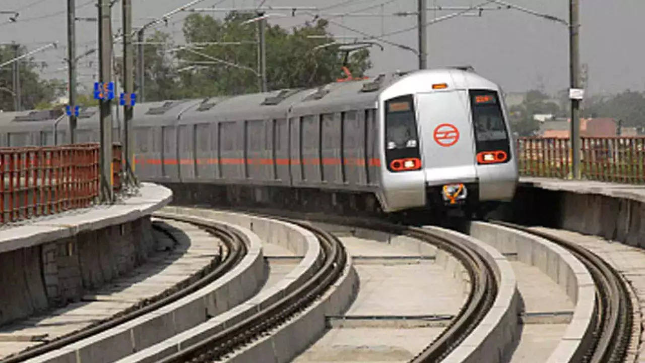 delhi-metro-train