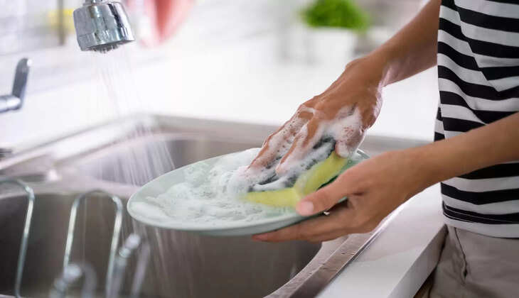 use-scrubbers-to-wash-dishes