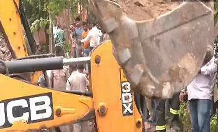 Four killed in wall collapse in Noida